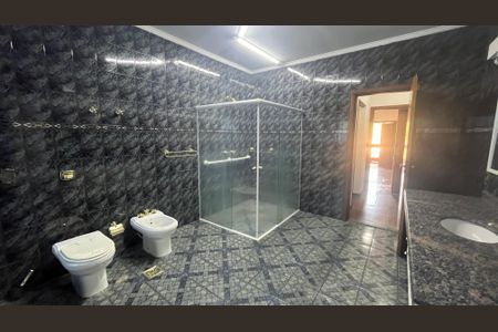 Casa à venda com 315m², 5 quartos e 4 vagas Casa à venda com 315m², 5 quartos e 4 vagasBanheiro Suíte 1