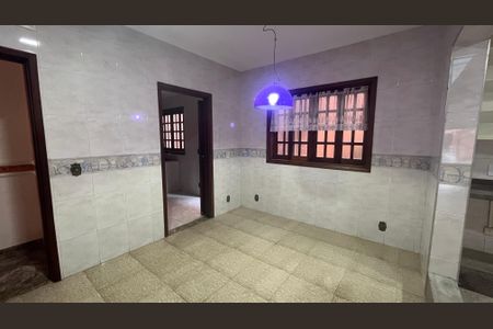 Casa à venda com 315m², 5 quartos e 4 vagas Casa à venda com 315m², 5 quartos e 4 vagasCozinha
