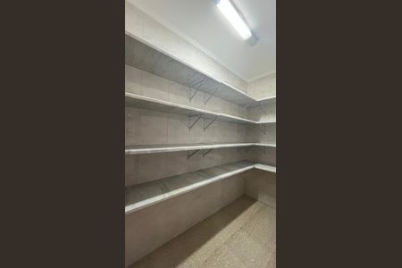 Casa à venda com 315m², 5 quartos e 4 vagas Casa à venda com 315m², 5 quartos e 4 vagasDespensa