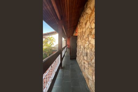 Casa à venda com 315m², 5 quartos e 4 vagas Casa à venda com 315m², 5 quartos e 4 vagasSacada Quarto 2