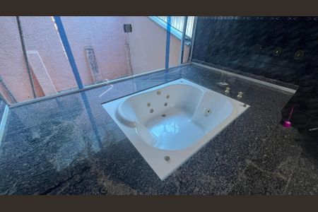 Casa à venda com 315m², 5 quartos e 4 vagas Casa à venda com 315m², 5 quartos e 4 vagasBanheiro Suíte 1