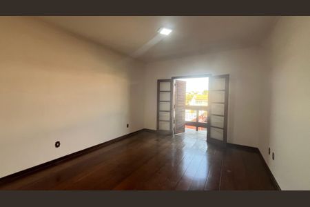 Casa à venda com 315m², 5 quartos e 4 vagas Casa à venda com 315m², 5 quartos e 4 vagasQuarto 2