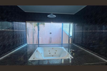 Casa à venda com 315m², 5 quartos e 4 vagas Casa à venda com 315m², 5 quartos e 4 vagasBanheiro Suíte 1