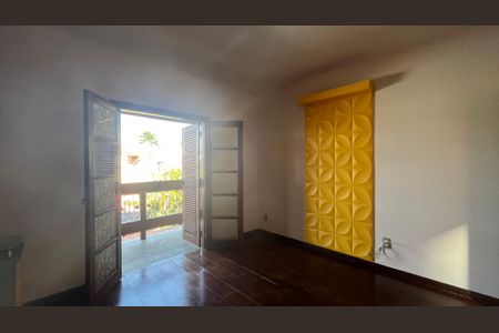 Casa à venda com 315m², 5 quartos e 4 vagas Casa à venda com 315m², 5 quartos e 4 vagasQuarto 2