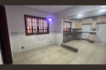 Casa à venda com 315m², 5 quartos e 4 vagas Casa à venda com 315m², 5 quartos e 4 vagasCozinha