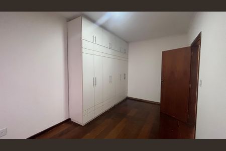 Casa à venda com 315m², 5 quartos e 4 vagas Casa à venda com 315m², 5 quartos e 4 vagasQuarto 1