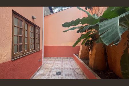 Casa à venda com 315m², 5 quartos e 4 vagas Casa à venda com 315m², 5 quartos e 4 vagasvaranda