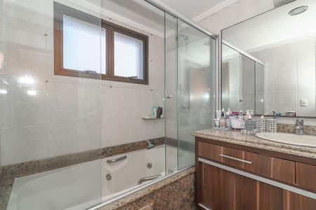 Apartamento à venda com 223m², 3 quartos e 2 vagasBanheiro da Suíte