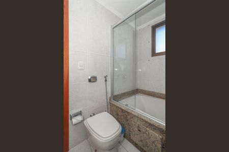 Apartamento à venda com 223m², 3 quartos e 2 vagasBanheiro da Suíte