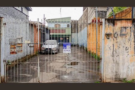 Casa à venda com 138m², 3 quartos e 2 vagas Casa à venda com 138m², 3 quartos e 2 vagasFachada