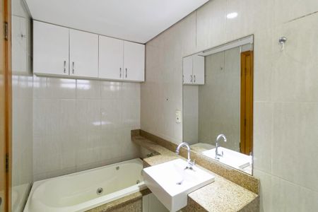 Apartamento à venda com 96m², 3 quartos e 2 vagas Apartamento à venda com 96m², 3 quartos e 2 vagasBanheiro da suíte