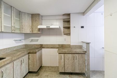 Apartamento à venda com 96m², 3 quartos e 2 vagas Apartamento à venda com 96m², 3 quartos e 2 vagasCozinha e Área de Serviço
