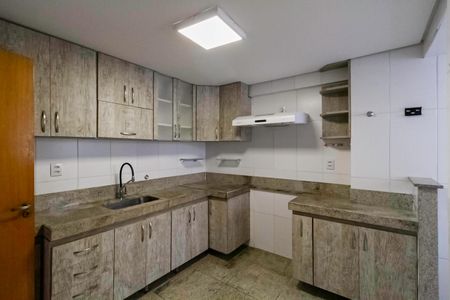 Apartamento à venda com 96m², 3 quartos e 2 vagas Apartamento à venda com 96m², 3 quartos e 2 vagasCozinha e Área de Serviço