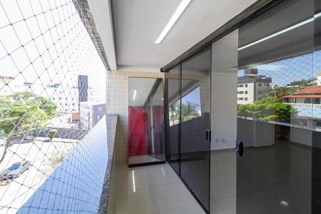 Apartamento à venda com 96m², 3 quartos e 2 vagas Apartamento à venda com 96m², 3 quartos e 2 vagasVaranda da sala