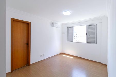 Apartamento à venda com 96m², 3 quartos e 2 vagas Apartamento à venda com 96m², 3 quartos e 2 vagasSuíte