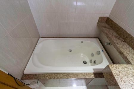 Apartamento à venda com 96m², 3 quartos e 2 vagas Apartamento à venda com 96m², 3 quartos e 2 vagasBanheiro da suíte