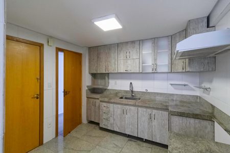 Apartamento à venda com 96m², 3 quartos e 2 vagas Apartamento à venda com 96m², 3 quartos e 2 vagasCozinha e Área de Serviço