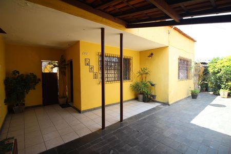 Casa à venda com 375m², 4 quartos e 2 vagasQuintal