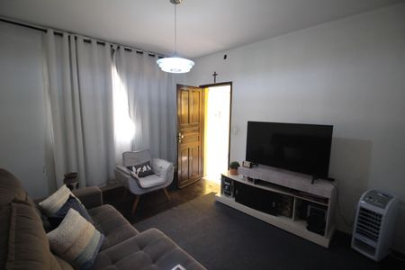 Casa à venda com 375m², 4 quartos e 2 vagasSala