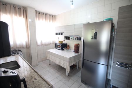 Casa à venda com 375m², 4 quartos e 2 vagasCozinha