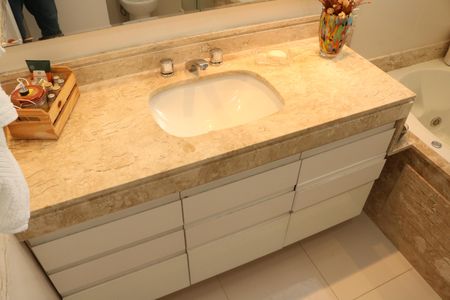 Apartamento à venda com 267m², 4 quartos e 5 vagasBanheiro da Suíte 4