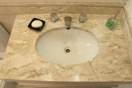 Apartamento à venda com 267m², 4 quartos e 5 vagasBanheiro da Suíte 1