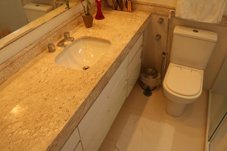 Apartamento à venda com 267m², 4 quartos e 5 vagasBanheiro da Suíte 4