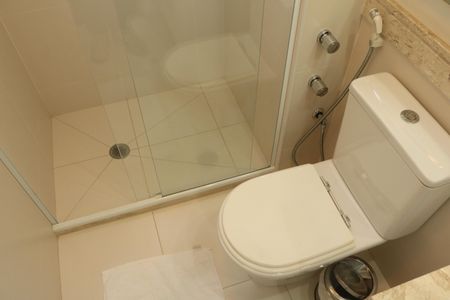 Apartamento à venda com 267m², 4 quartos e 5 vagasBanheiro da Suíte 1