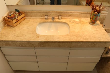 Apartamento à venda com 267m², 4 quartos e 5 vagasBanheiro da Suíte 4