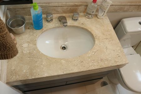 Apartamento à venda com 267m², 4 quartos e 5 vagasBanheiro da Suíte 2