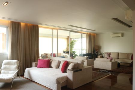 Apartamento à venda com 267m², 4 quartos e 5 vagasSala