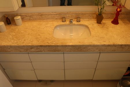 Apartamento à venda com 267m², 4 quartos e 5 vagasBanheiro da Suíte 4