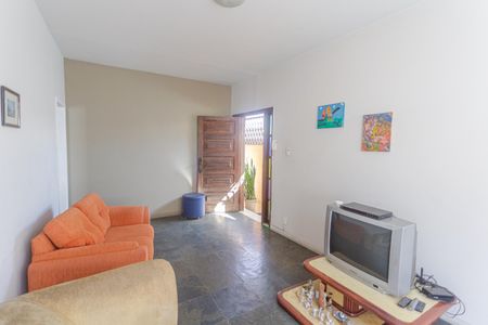 Sala de casa à venda com 2 quartos, 235m² em Carlos Prates, Belo Horizonte