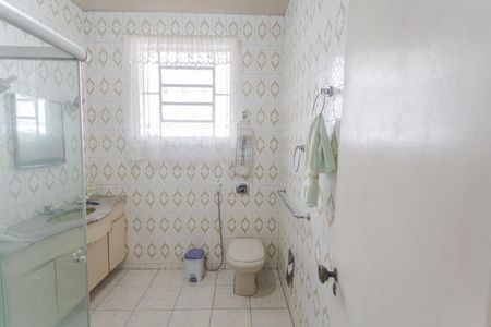 Casa à venda com 235m², 2 quartos e 1 vagaBanheiro Social