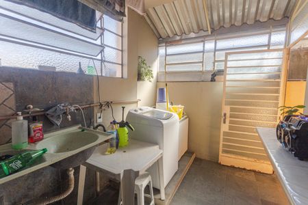 Casa à venda com 235m², 2 quartos e 1 vagaÁrea de Serviço