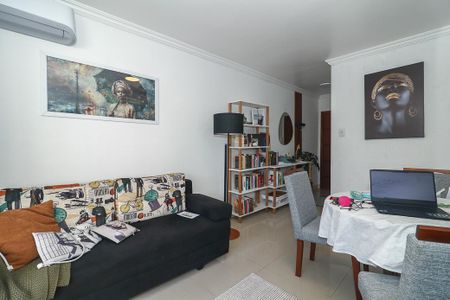 Sala de apartamento à venda com 1 quarto, 51m² em Auxiliadora, Porto Alegre