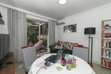 Sala de apartamento à venda com 1 quarto, 51m² em Auxiliadora, Porto Alegre