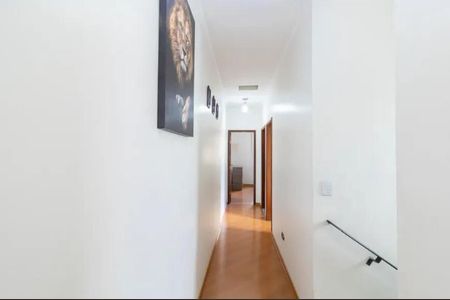 Casa à venda com 230m², 3 quartos e 2 vagasCorredor