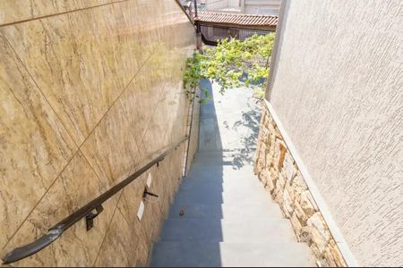 Casa à venda com 230m², 3 quartos e 2 vagasEscada