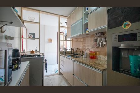 Apartamento à venda com 105m², 3 quartos e 2 vagas Apartamento à venda com 105m², 3 quartos e 2 vagasCozinha