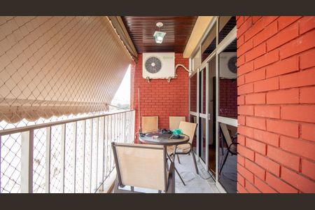 Apartamento à venda com 105m², 3 quartos e 2 vagas Apartamento à venda com 105m², 3 quartos e 2 vagasVaranda