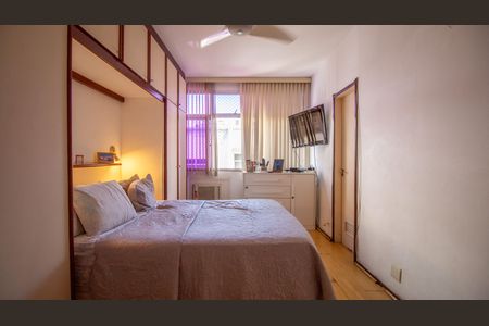 Apartamento à venda com 105m², 3 quartos e 2 vagas Apartamento à venda com 105m², 3 quartos e 2 vagasSuíte