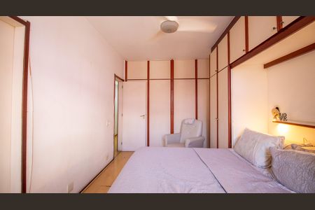 Apartamento à venda com 105m², 3 quartos e 2 vagas Apartamento à venda com 105m², 3 quartos e 2 vagasSuíte