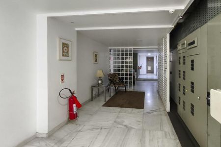 Apartamento à venda com 105m², 3 quartos e 2 vagas Apartamento à venda com 105m², 3 quartos e 2 vagasHall de Entrada