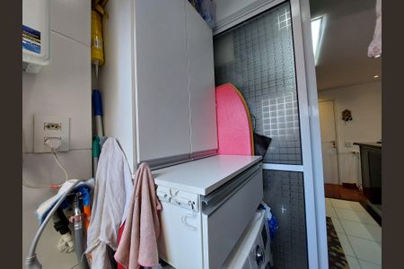 Apartamento à venda com 67m², 2 quartos e 1 vagaÁrea de Serviço