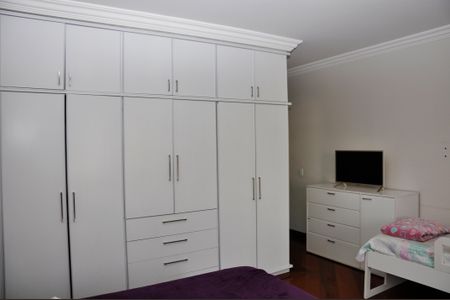 Casa à venda com 560m², 4 quartos e 4 vagas Casa à venda com 560m², 4 quartos e 4 vagasSuíte 3