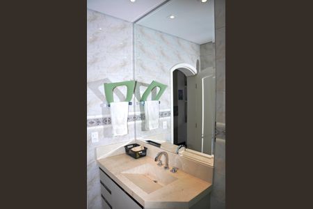 Casa à venda com 560m², 4 quartos e 4 vagas Casa à venda com 560m², 4 quartos e 4 vagasBanheiro da Suíte 4