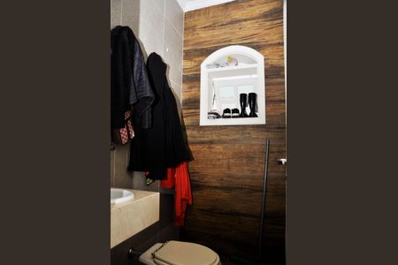 Casa à venda com 560m², 4 quartos e 4 vagas Casa à venda com 560m², 4 quartos e 4 vagasBanheiro de Serviço