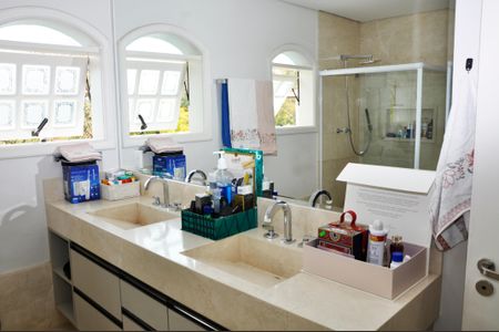 Casa à venda com 560m², 4 quartos e 4 vagas Casa à venda com 560m², 4 quartos e 4 vagasBanheiro da Suíte 1