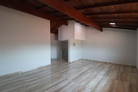 Casa à venda com 109m², 3 quartos e 2 vagasSotão